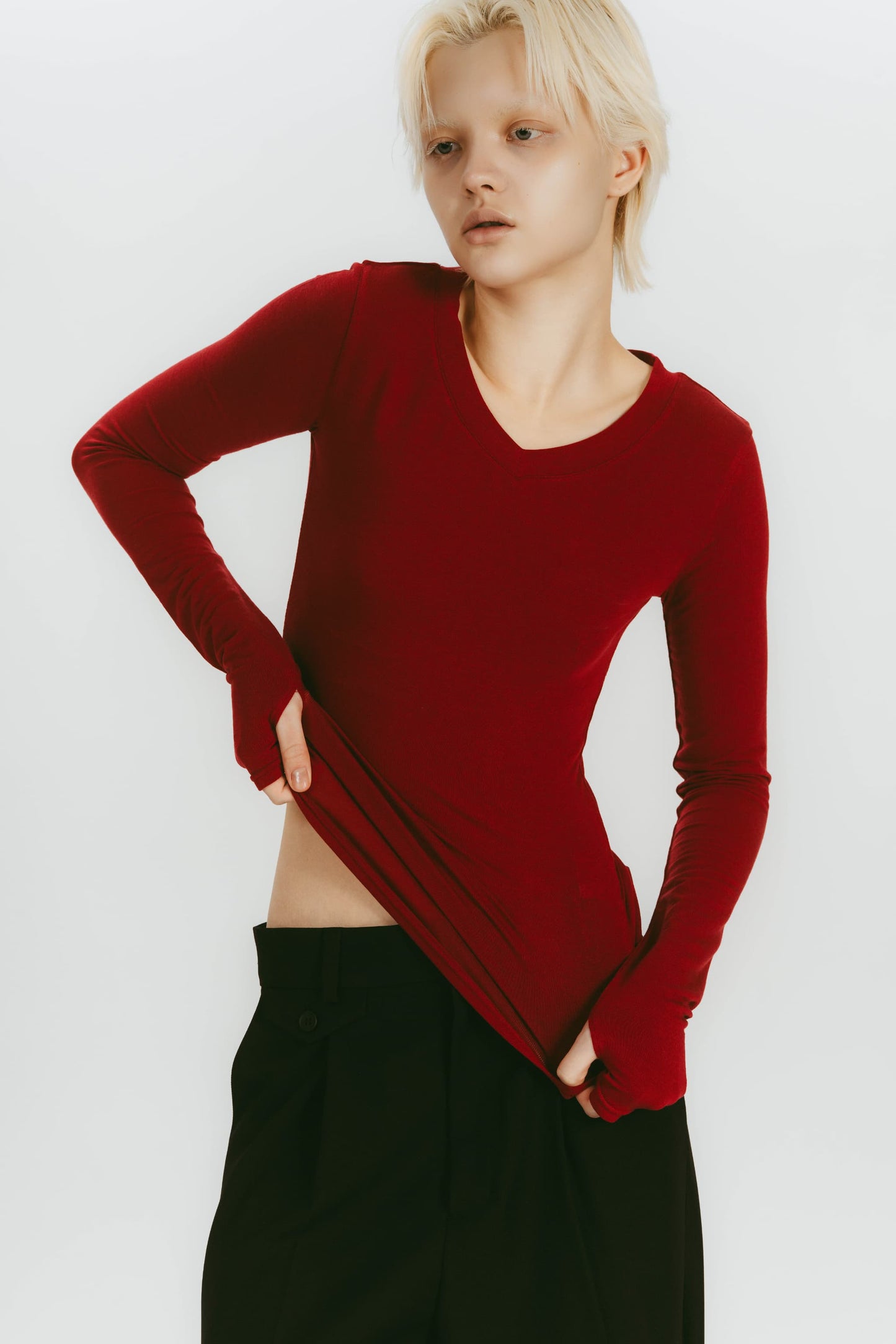 V NECK TOPS / RED
