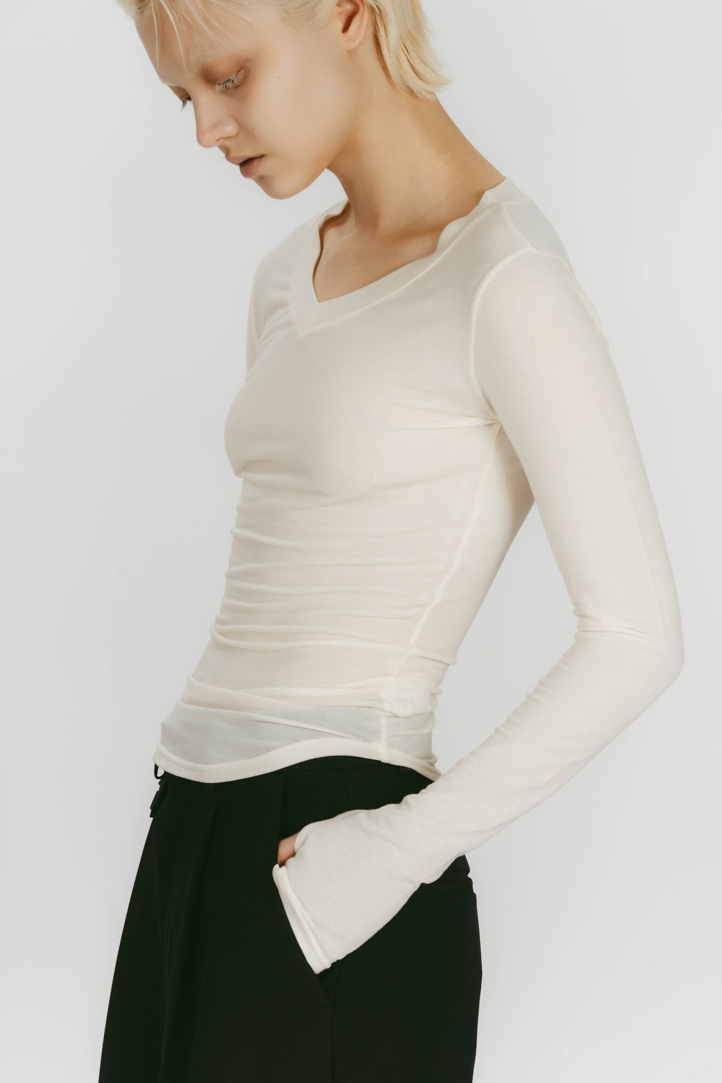 V NECK TOPS  / IVORY