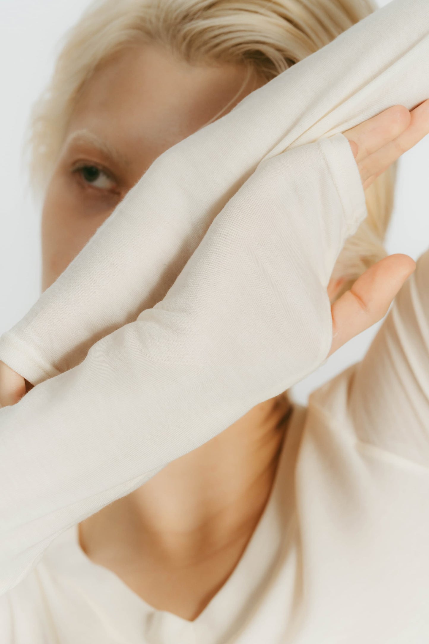 V NECK TOPS  / IVORY