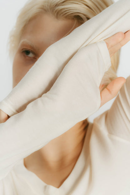 V NECK TOPS  / IVORY