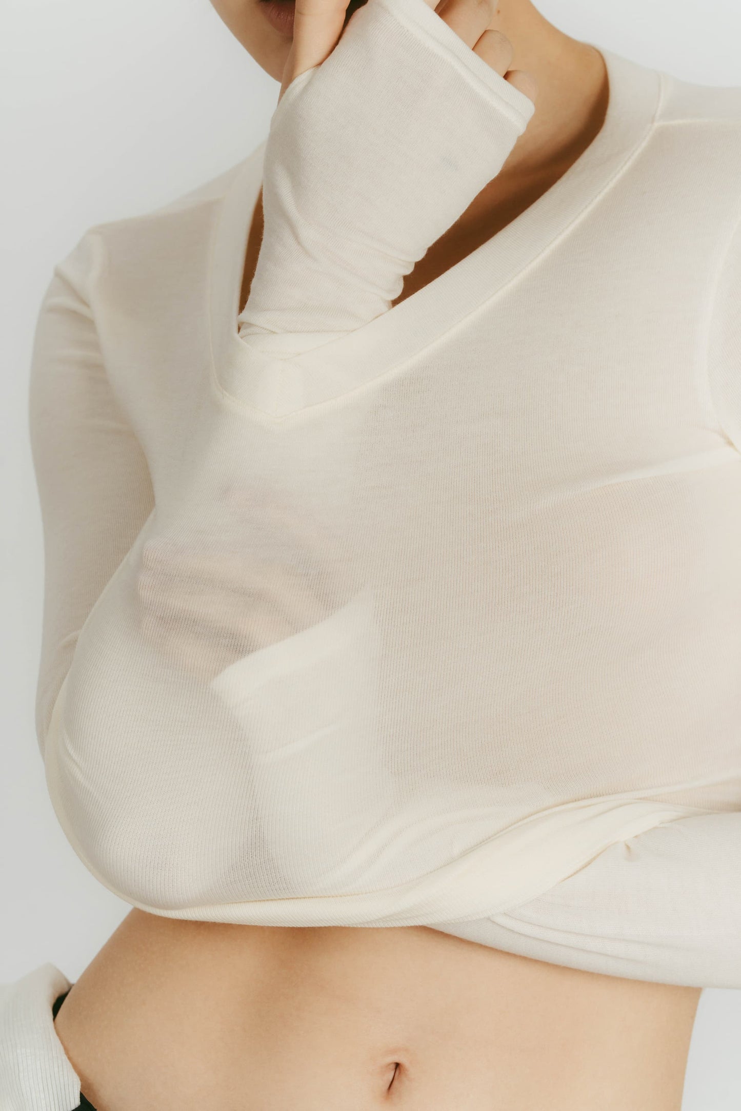 V NECK TOPS  / IVORY