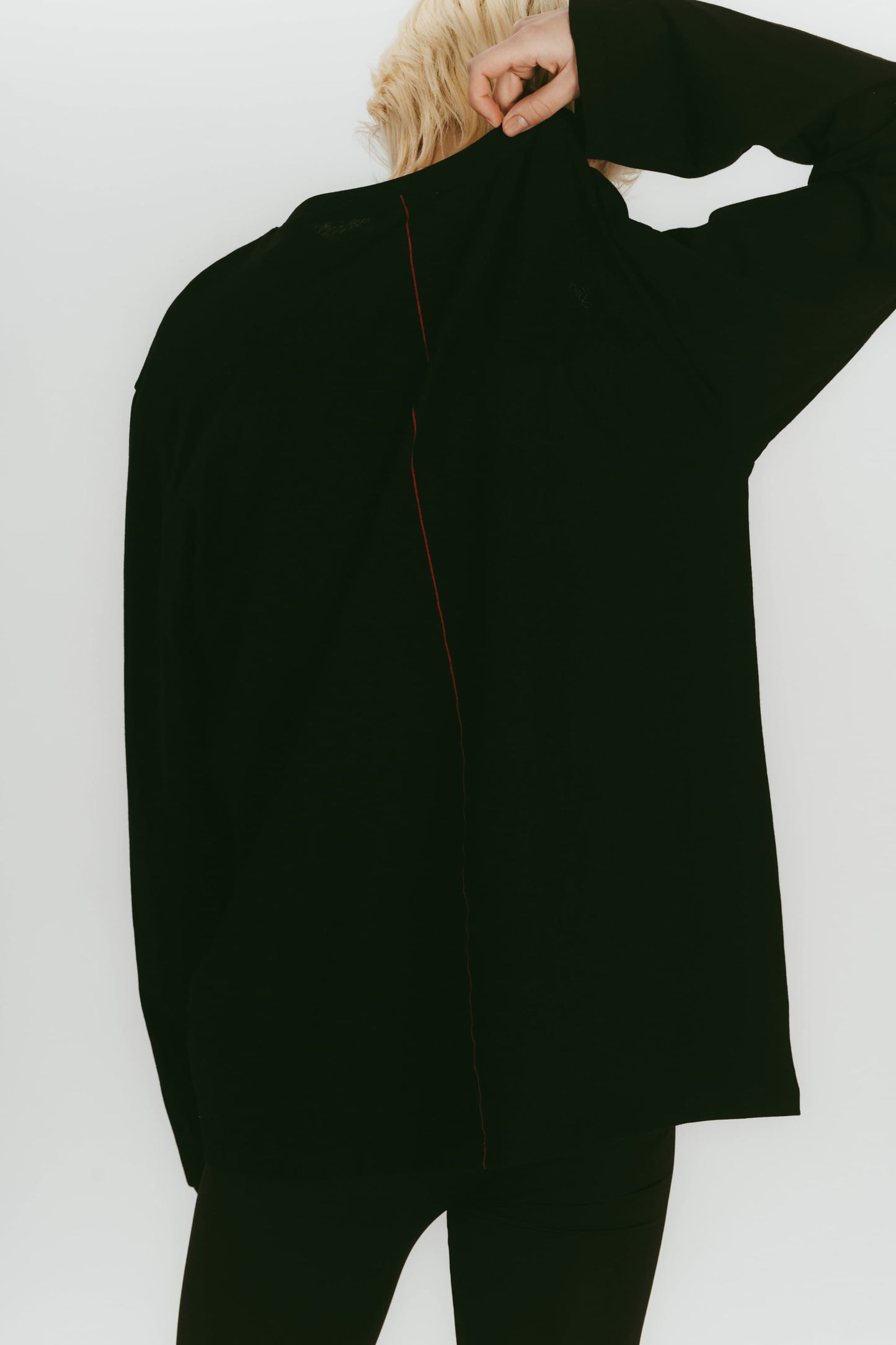 BACKLINE LOOSE TOPS / BLACK