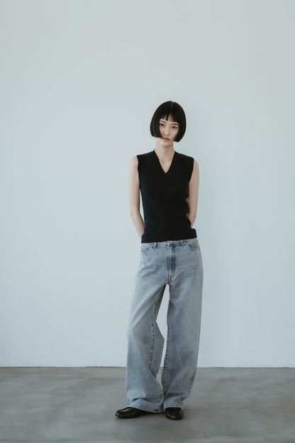 V NECK NOSLEEVE TOPS