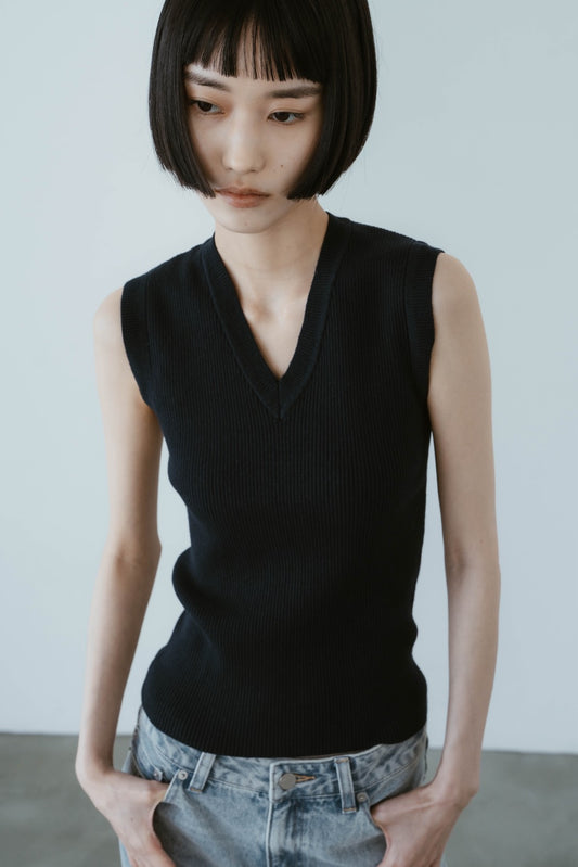 V NECK NOSLEEVE TOPS