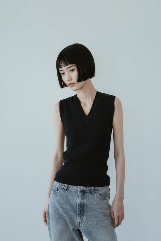 V NECK NOSLEEVE TOPS