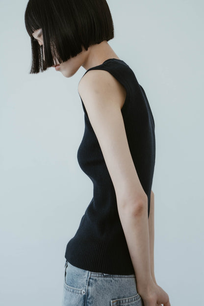 V NECK NOSLEEVE TOPS
