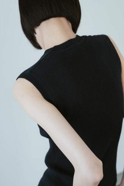 V NECK NOSLEEVE TOPS