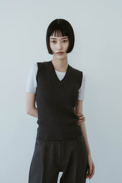 V NECK NOSLEEVE TOPS