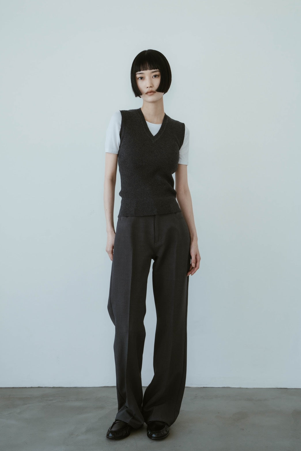 V NECK NOSLEEVE TOPS