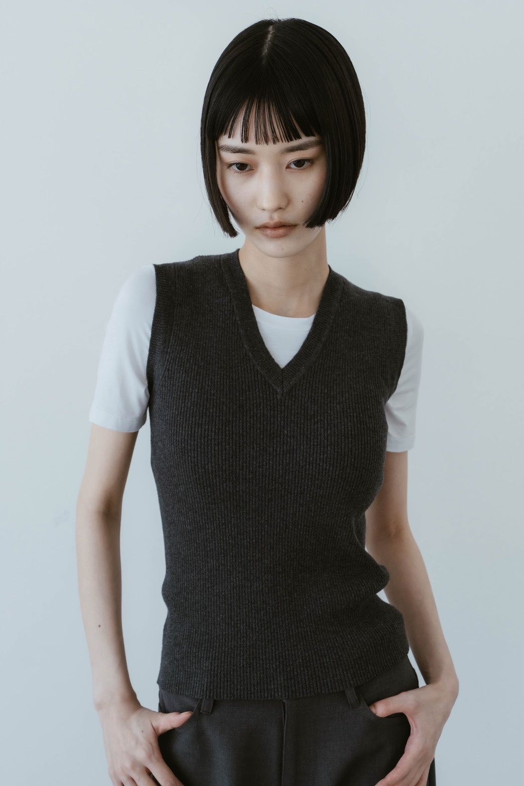 V NECK NOSLEEVE TOPS