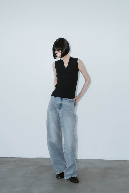 V NECK NOSLEEVE TOPS