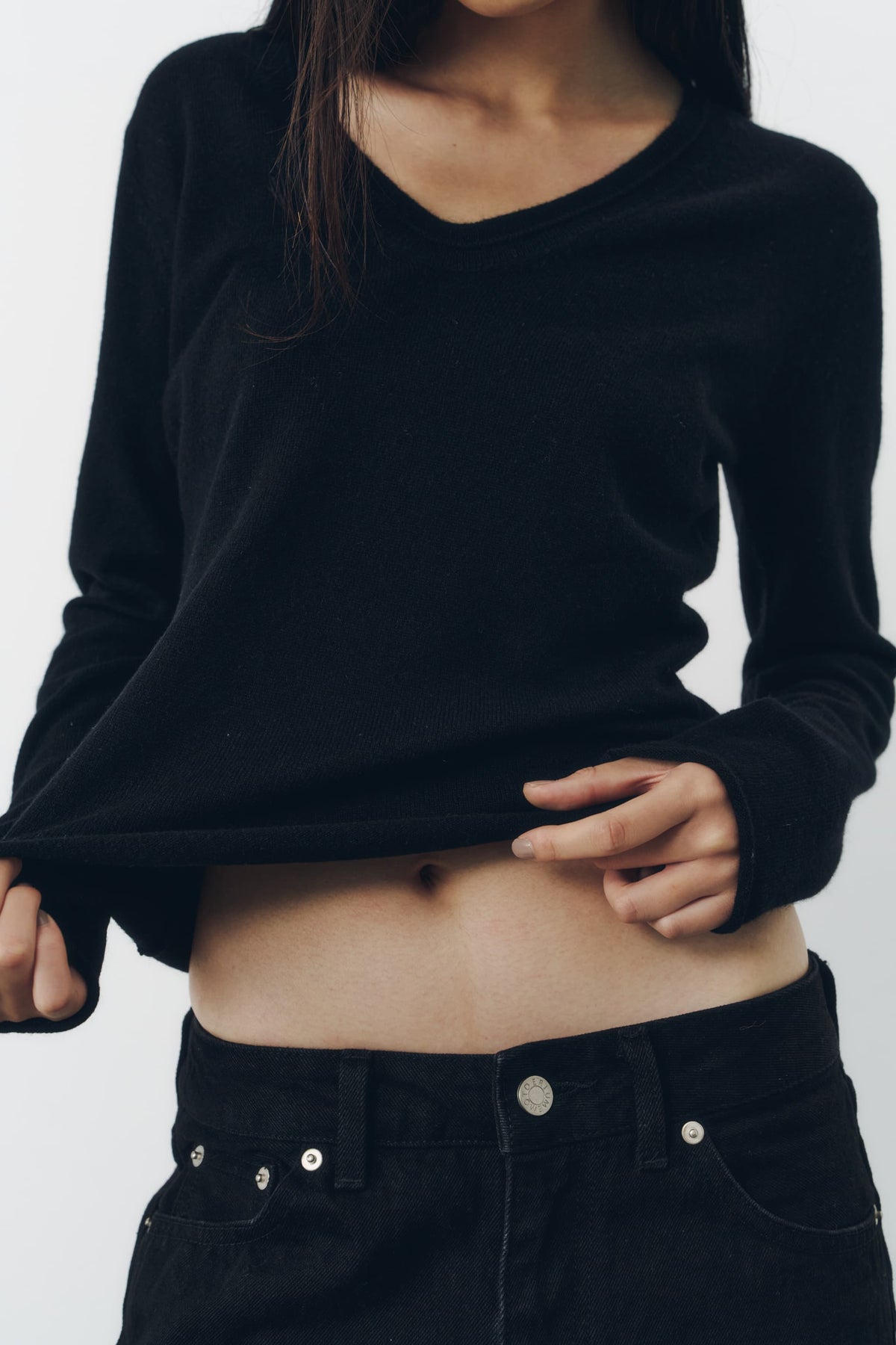 ROUND V NECK KNIT/BLACK