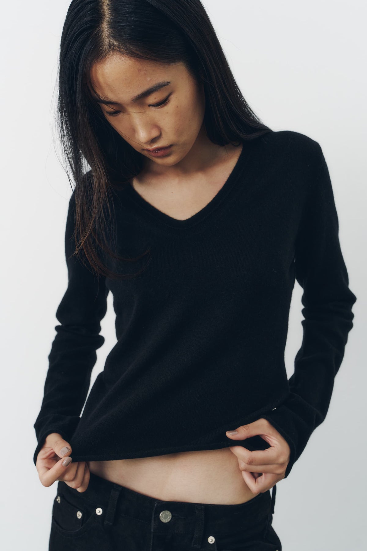 ROUND V NECK KNIT/BLACK