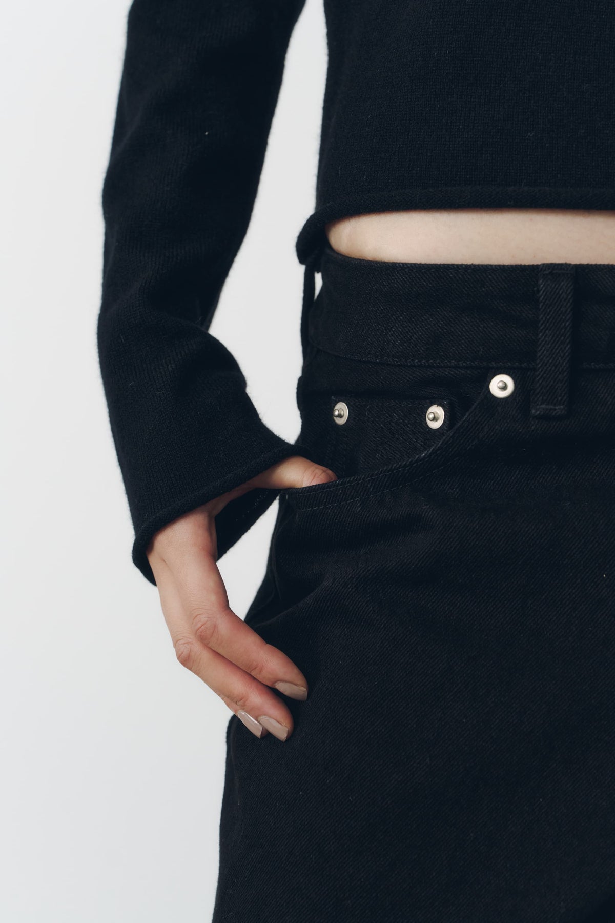 ROUND V NECK KNIT/BLACK
