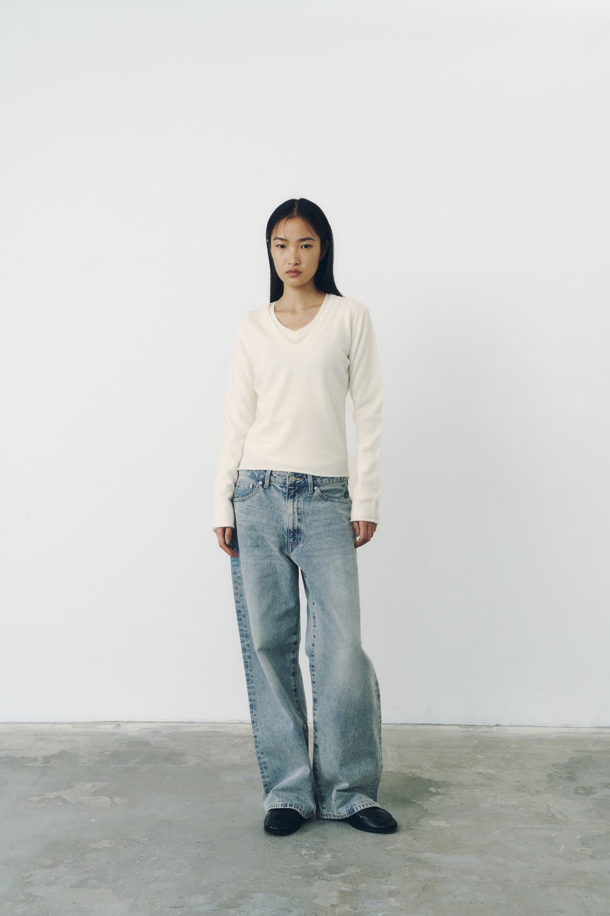ROUND V NECK KNIT/IVORY