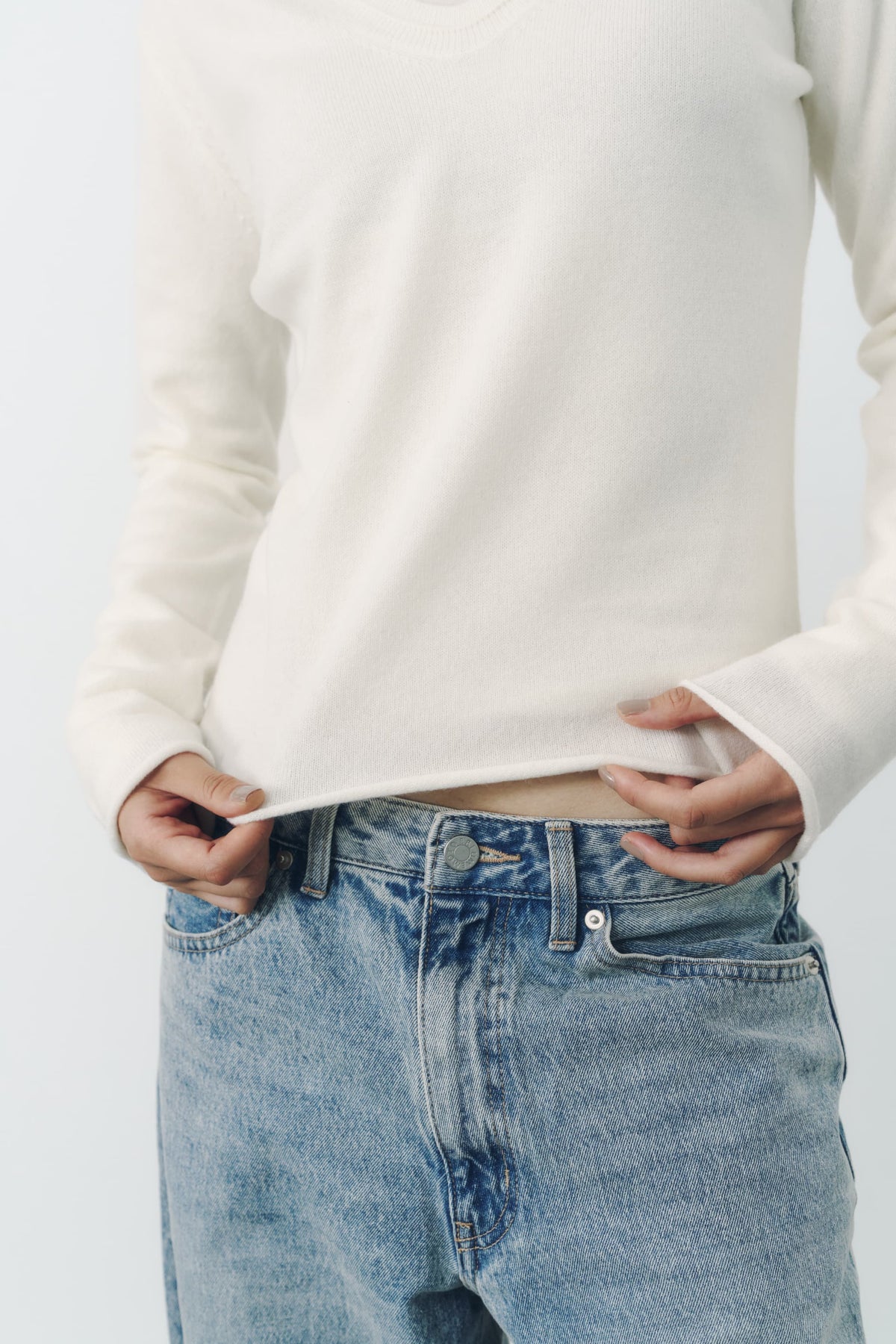 ROUND V NECK KNIT/IVORY
