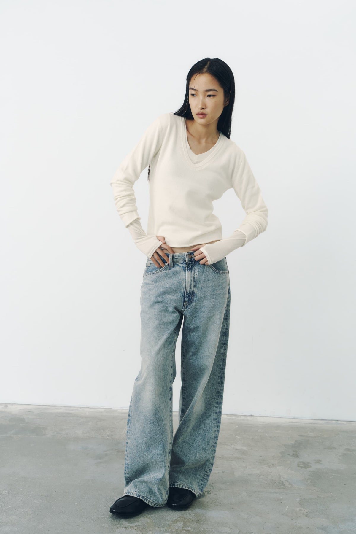 ROUND V NECK KNIT/IVORY